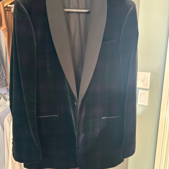 Tuxedo - Picture 2 of 3